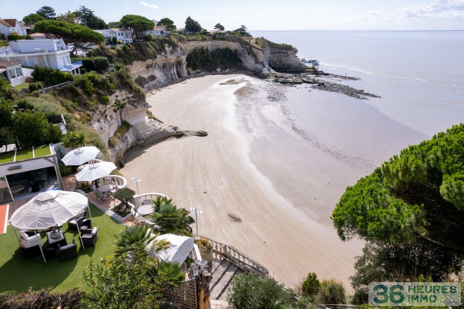 Villa d'exception avec chemin à flanc de falaise et grotte privée  - proche Royan vue Océan