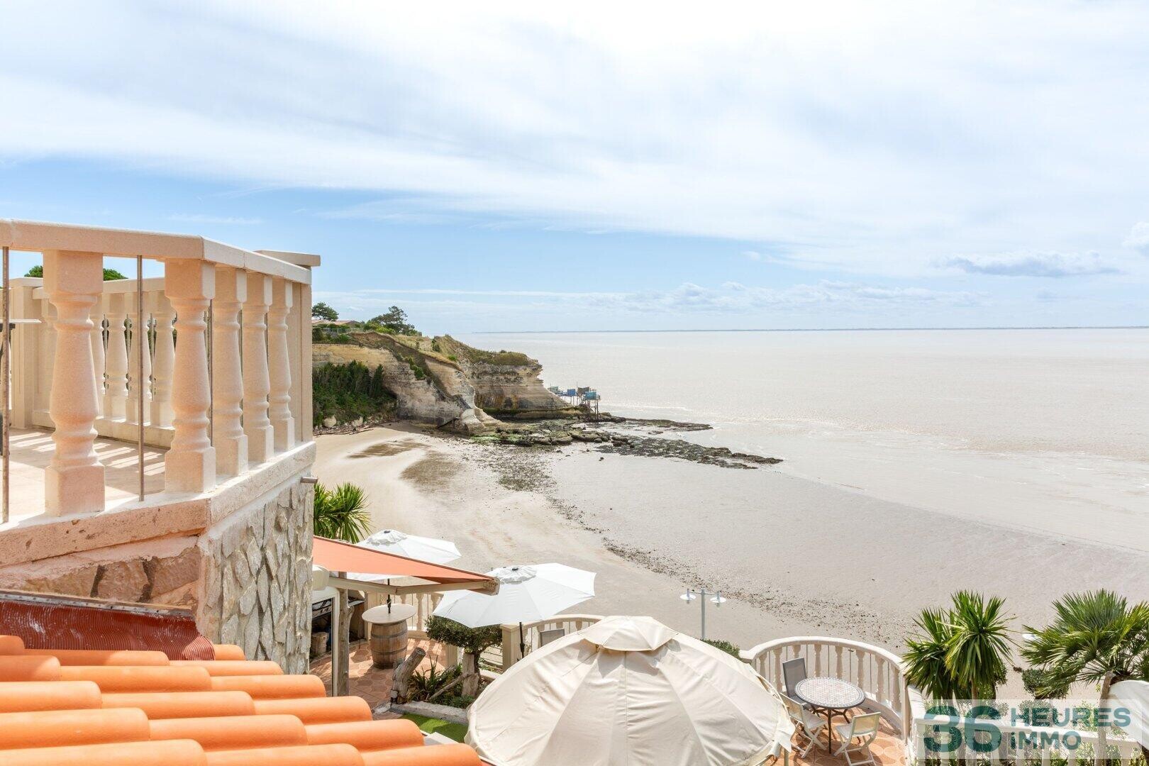 Villa d'exception avec chemin à flanc de falaise et grotte privée  - proche Royan vue Océan
