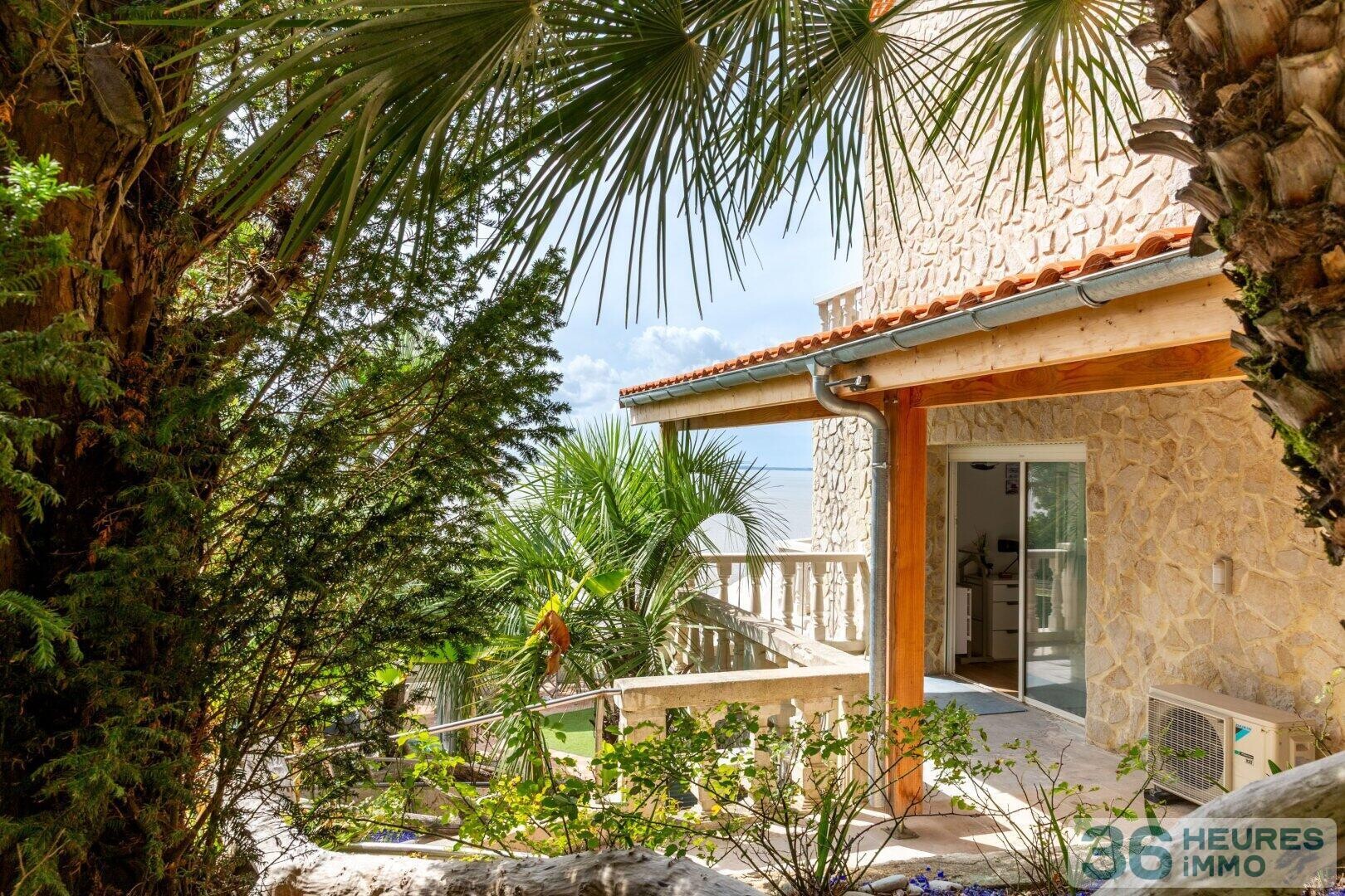 Villa d'exception avec chemin à flanc de falaise et grotte privée  - proche Royan vue Océan