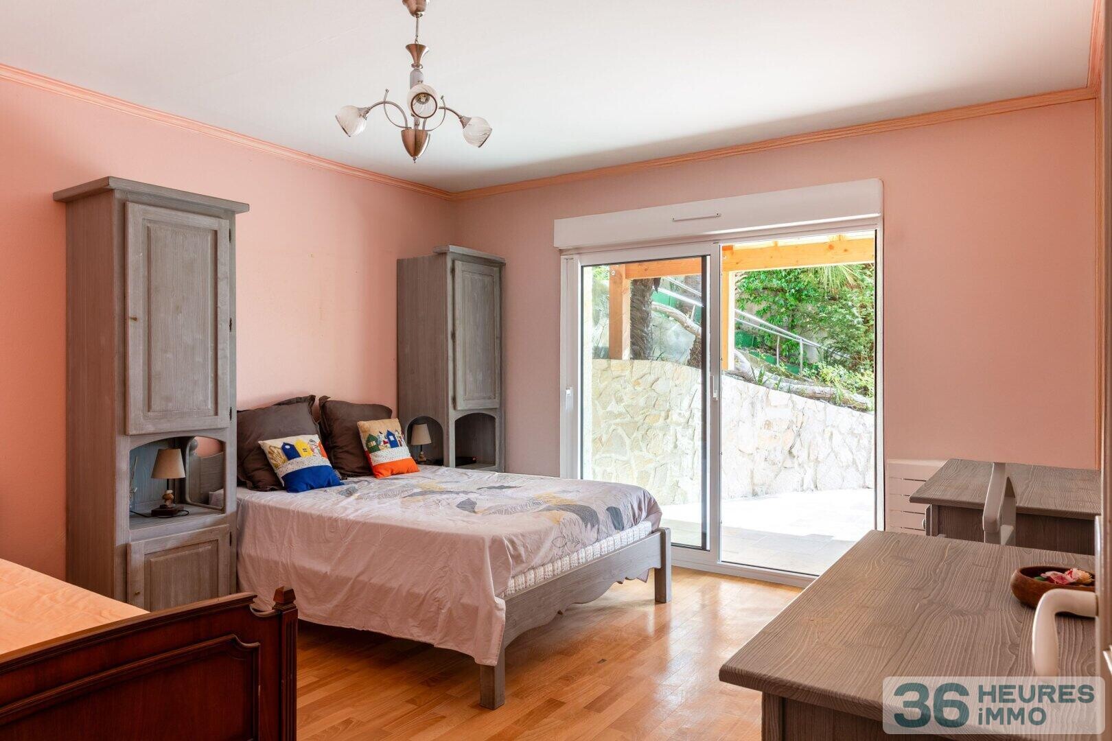 Villa d'exception avec chemin à flanc de falaise et grotte privée  - proche Royan vue Océan