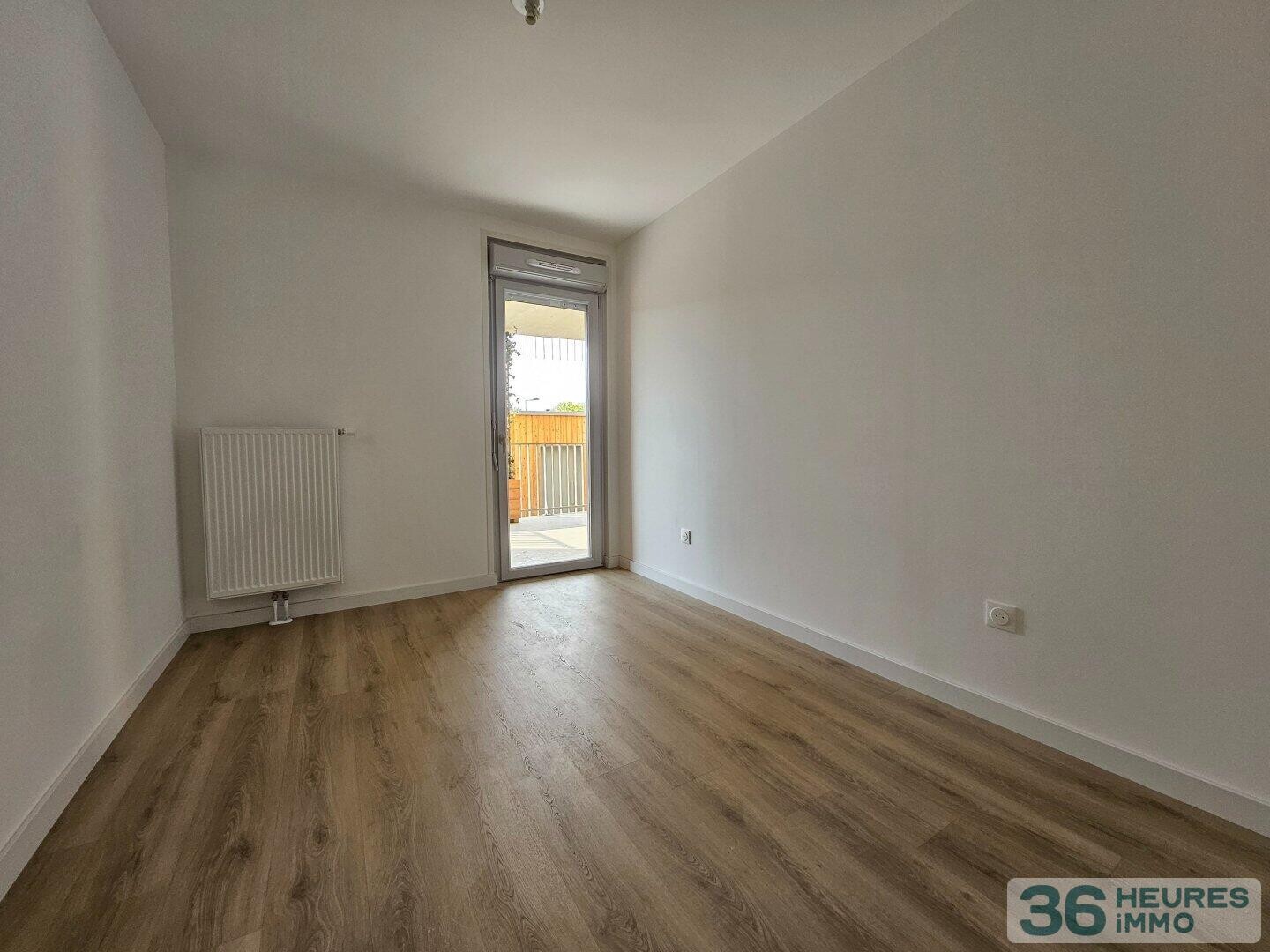 Appartement récent avec terrasse et  double parking