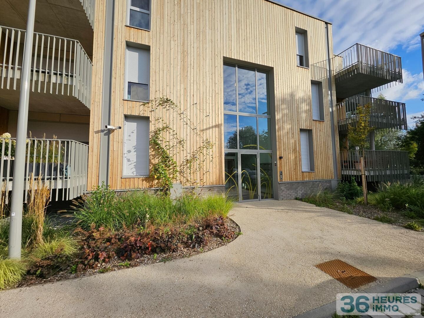 Appartement récent avec terrasse et  double parking