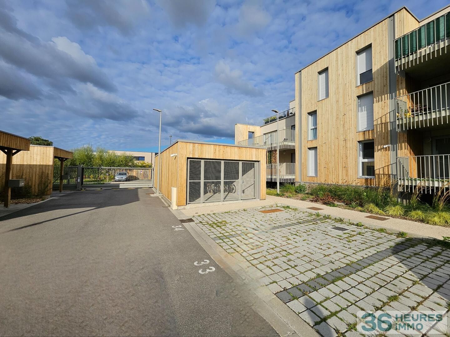 Appartement récent avec terrasse et  double parking