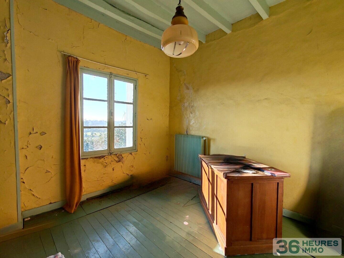 MAISON DE BOURG A RENOVER 