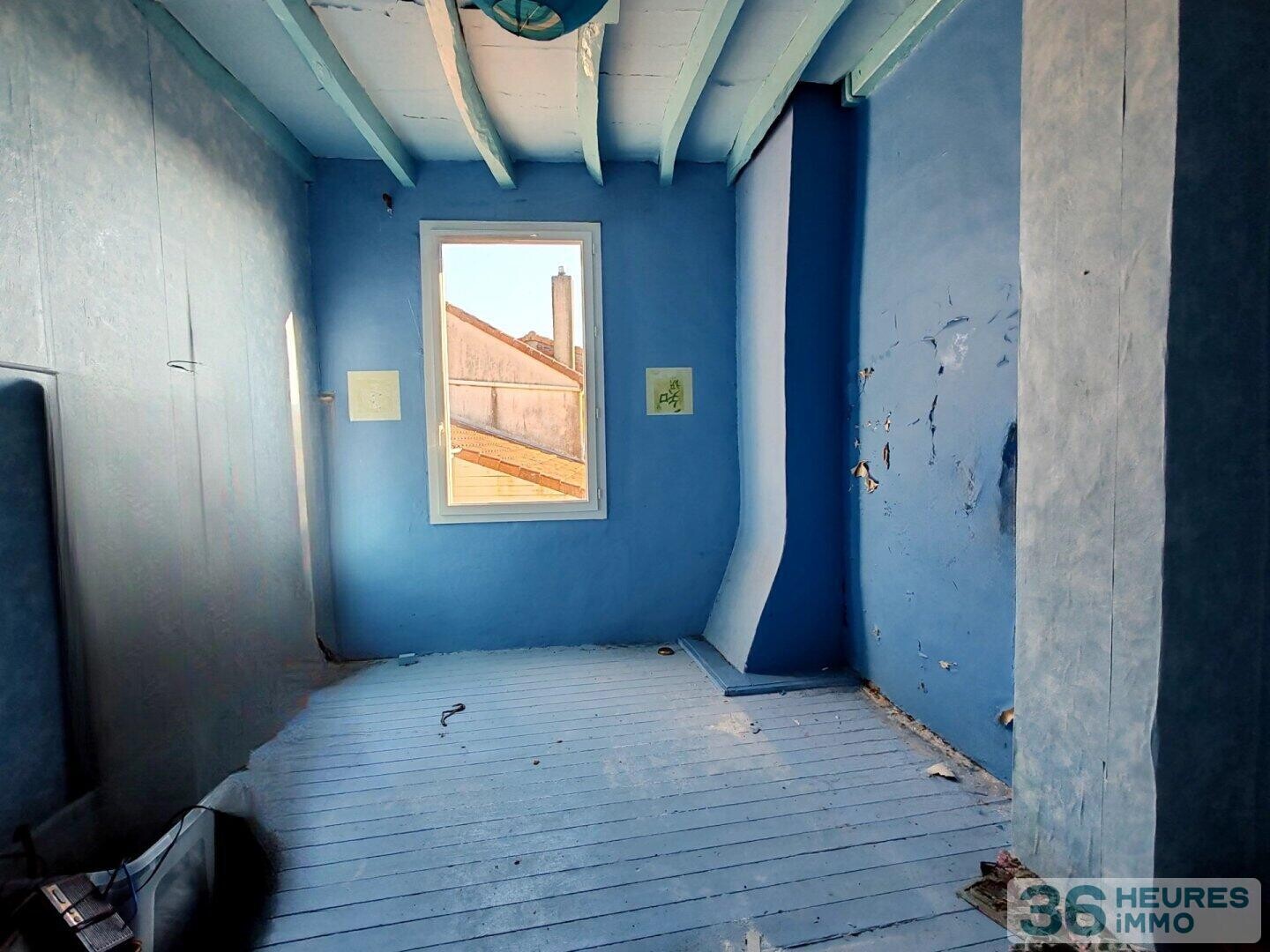 MAISON DE BOURG A RENOVER 