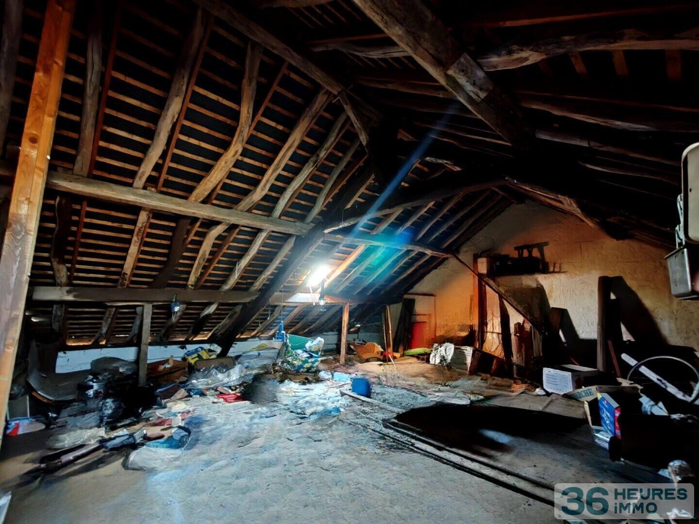 MAISON DE BOURG A RENOVER 