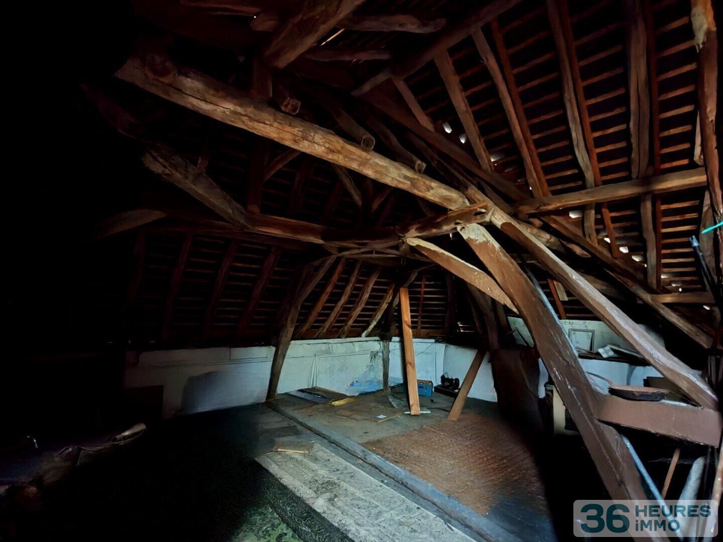 MAISON DE BOURG A RENOVER 