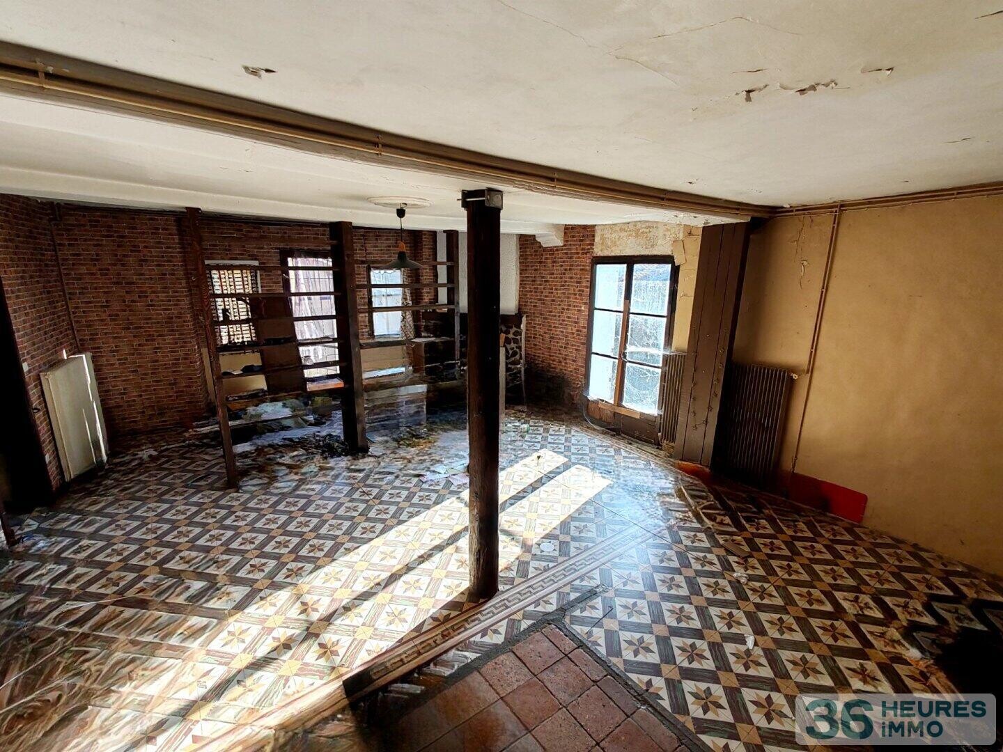 MAISON DE BOURG A RENOVER 