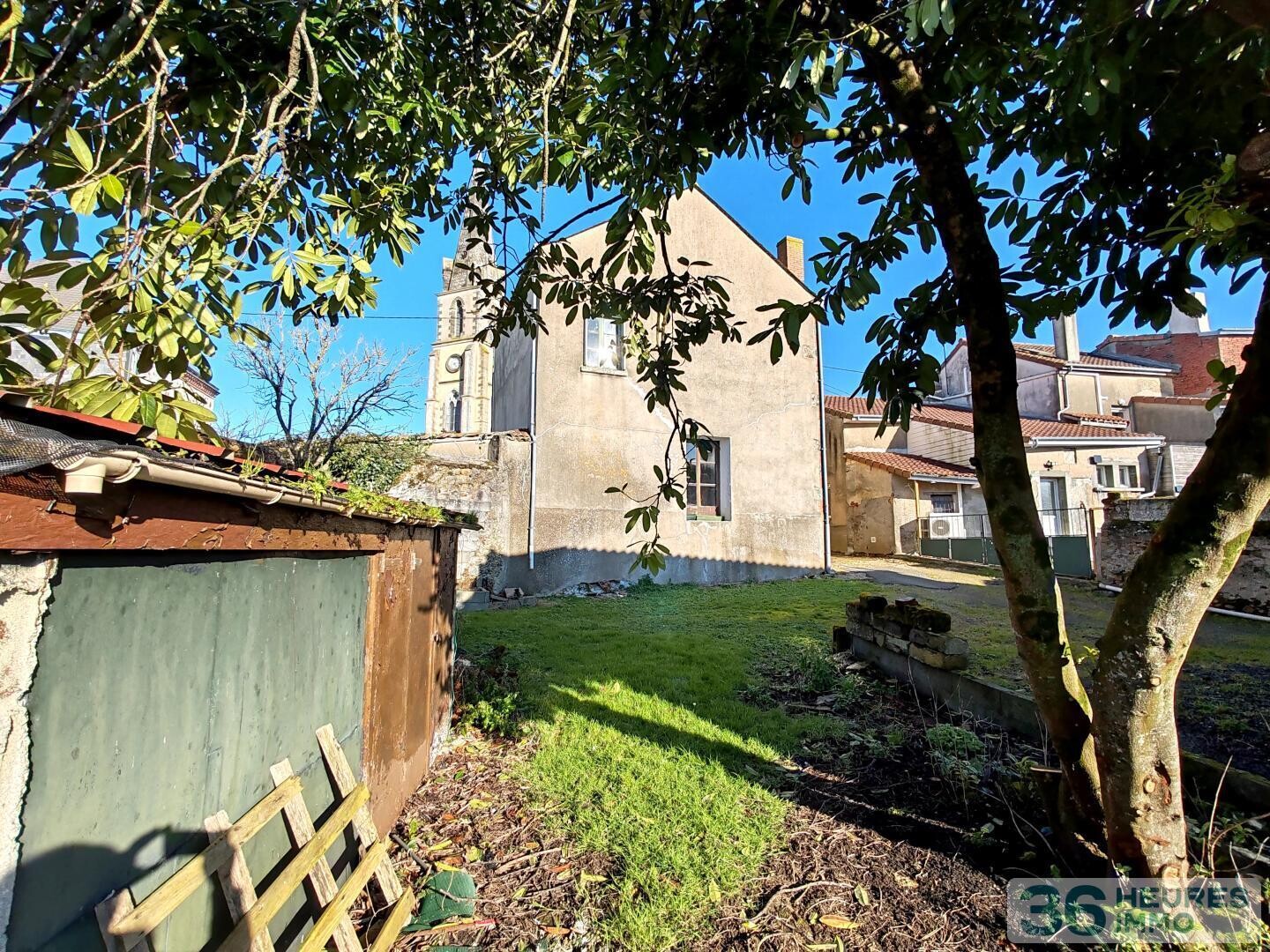 MAISON DE BOURG A RENOVER 