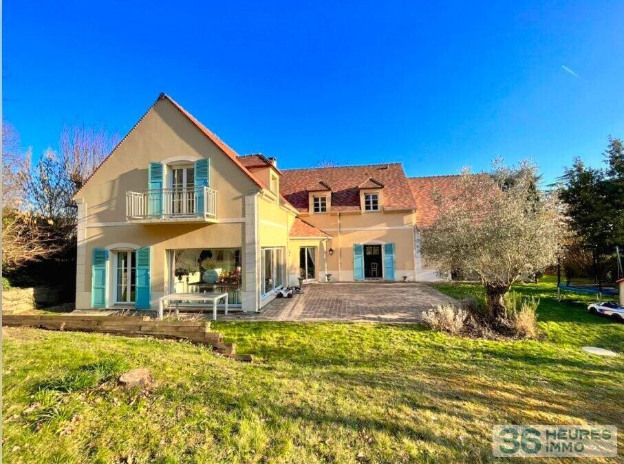 Maule - Maison de 9 pièces de 270m² + sous-sol total, 6 chambres, sur 3 300m².