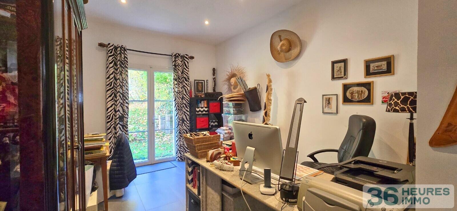 Maule - Maison de 9 pièces de 270m² + sous-sol total, 6 chambres, sur 3 300m².