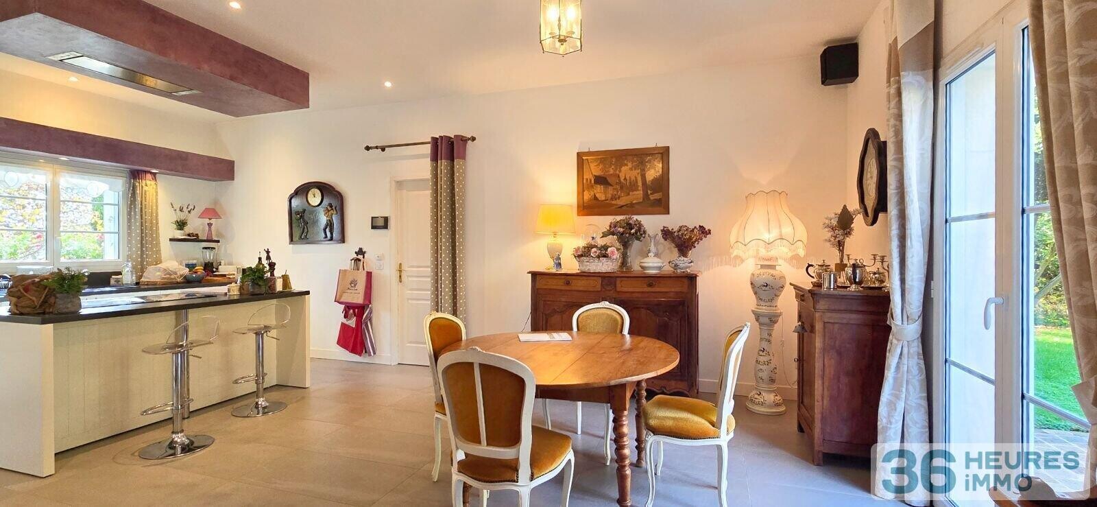 Maule - Maison de 9 pièces de 270m² + sous-sol total, 6 chambres, sur 3 300m².