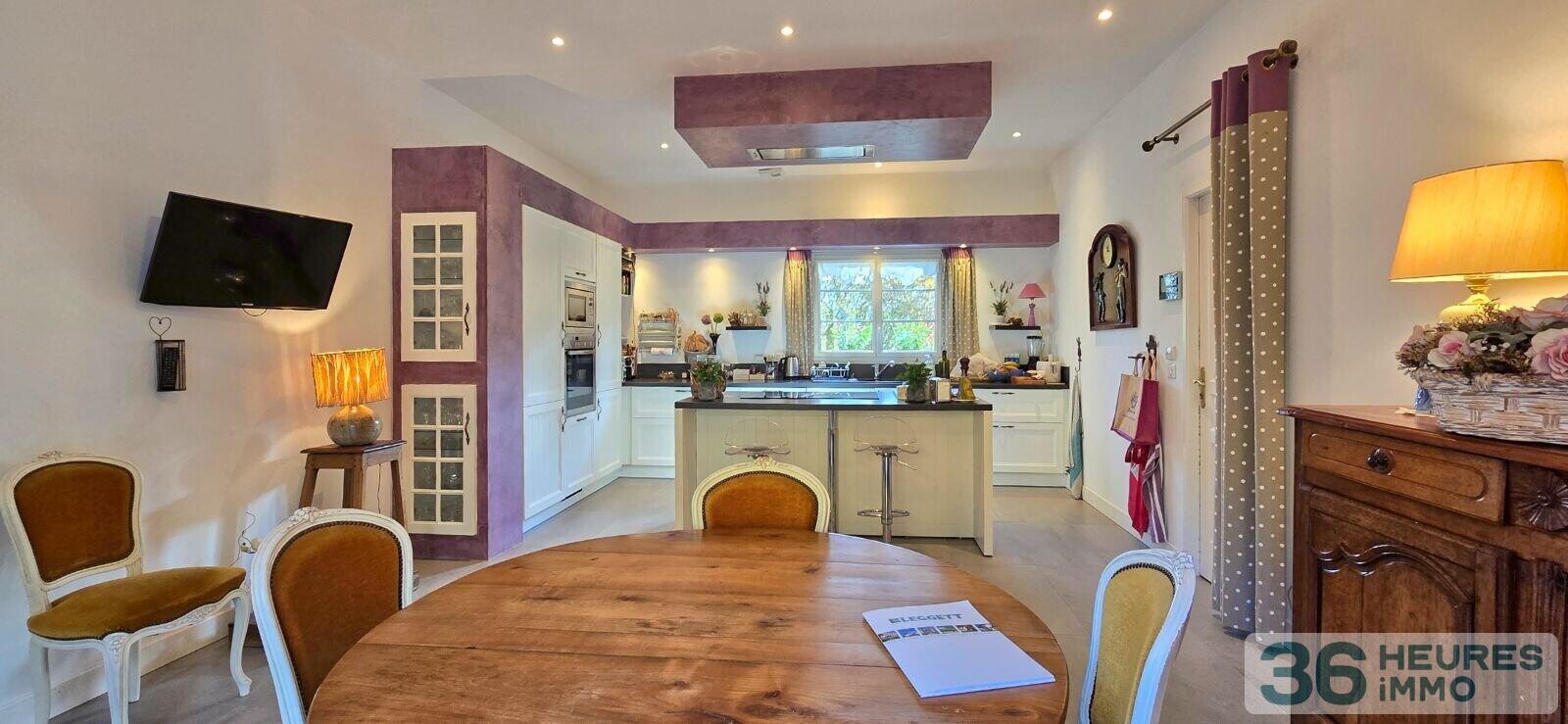 Maule - Maison de 9 pièces de 270m² + sous-sol total, 6 chambres, sur 3 300m².