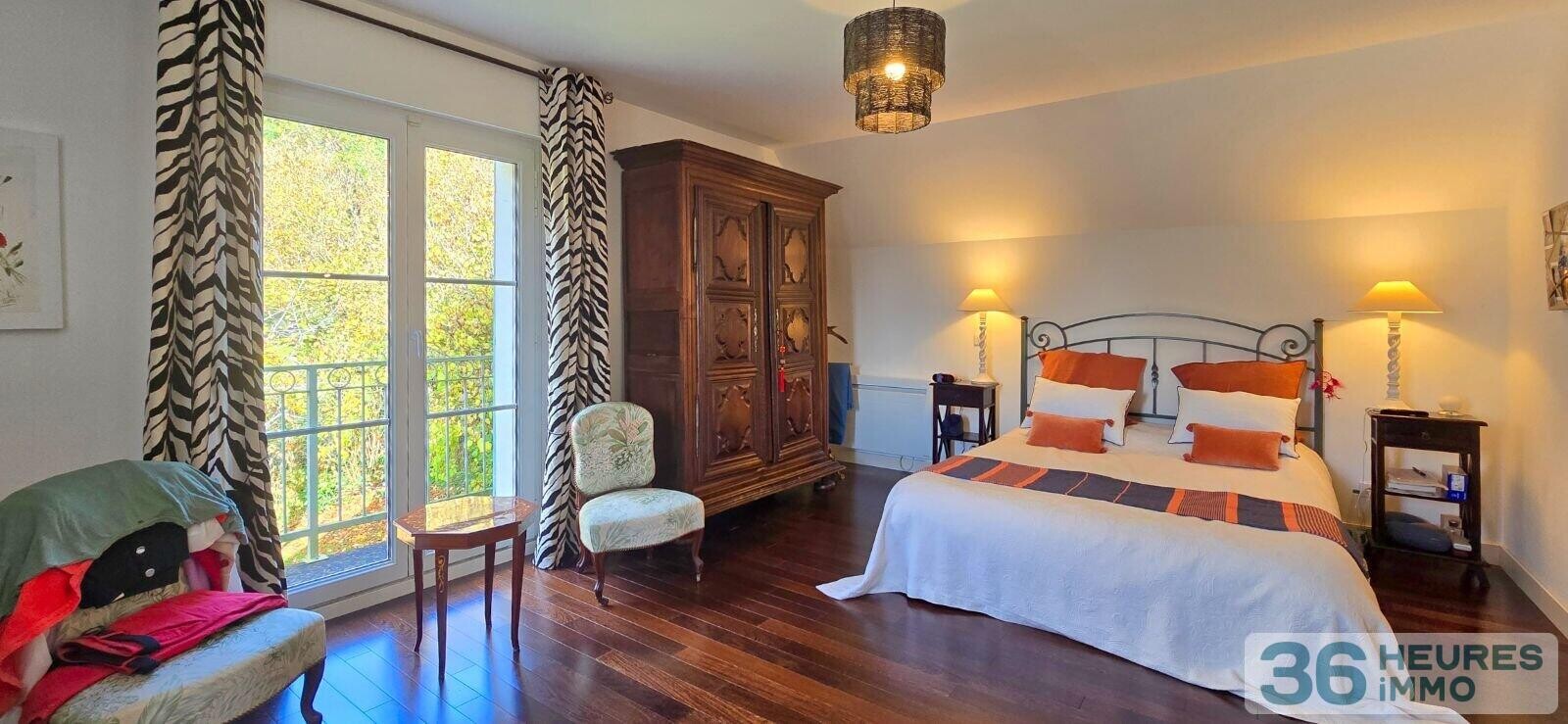 Maule - Maison de 9 pièces de 270m² + sous-sol total, 6 chambres, sur 3 300m².