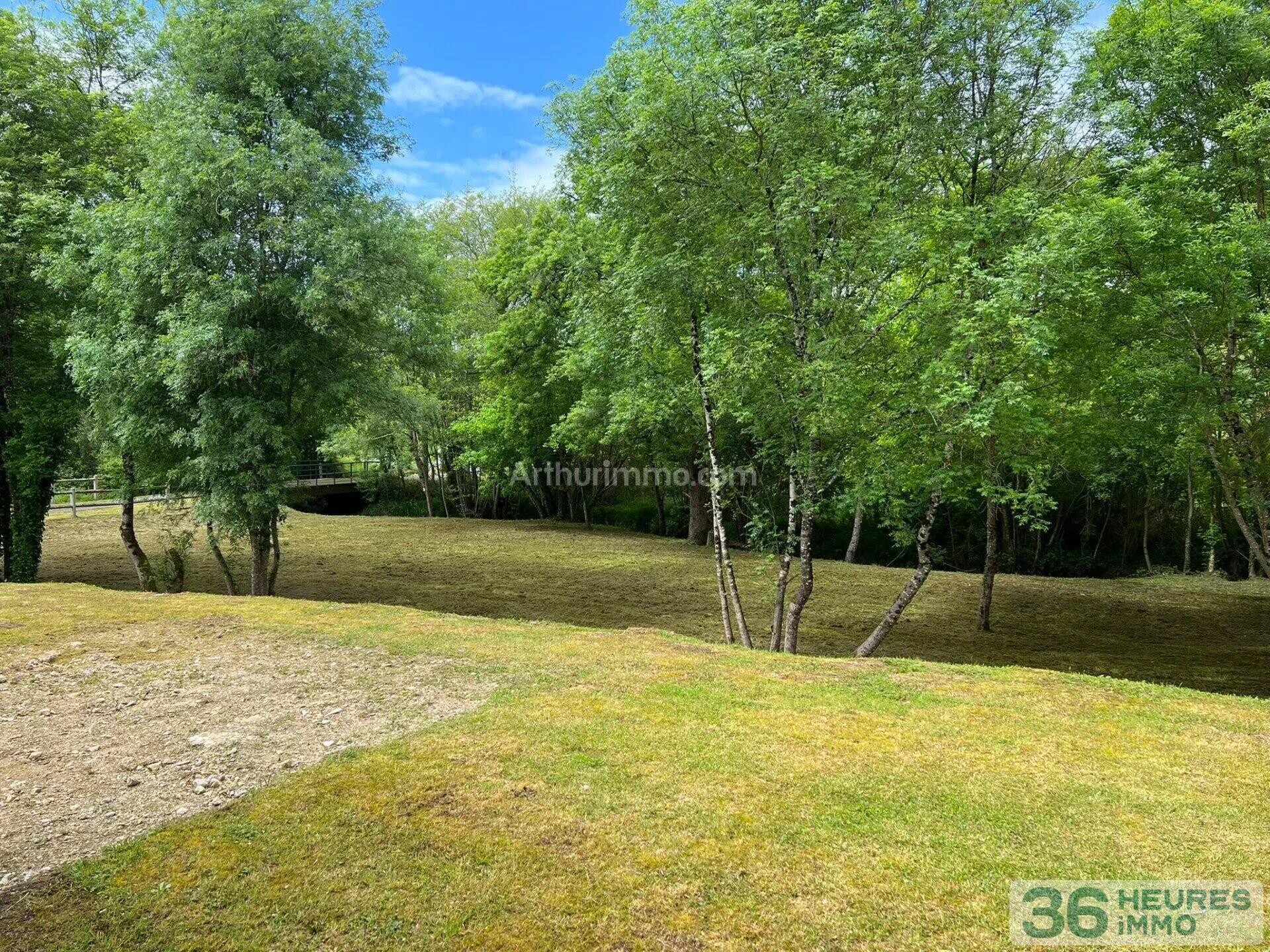 Propriété de caractère en pierre – Volumes exceptionnels – Usage résidentiel ou professionnel – Saint-Vallier