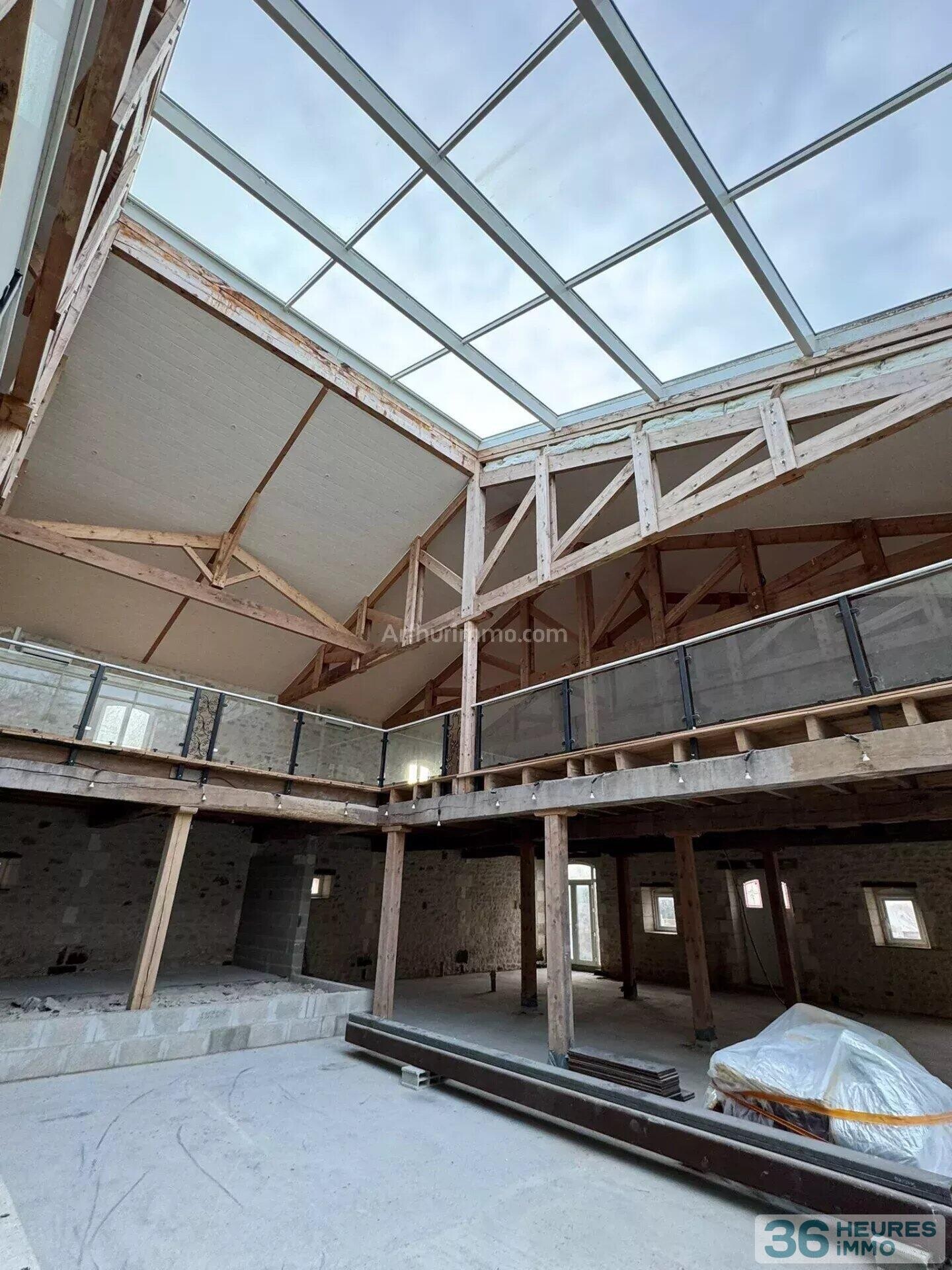 Propriété de caractère en pierre – Volumes exceptionnels – Usage résidentiel ou professionnel – Saint-Vallier