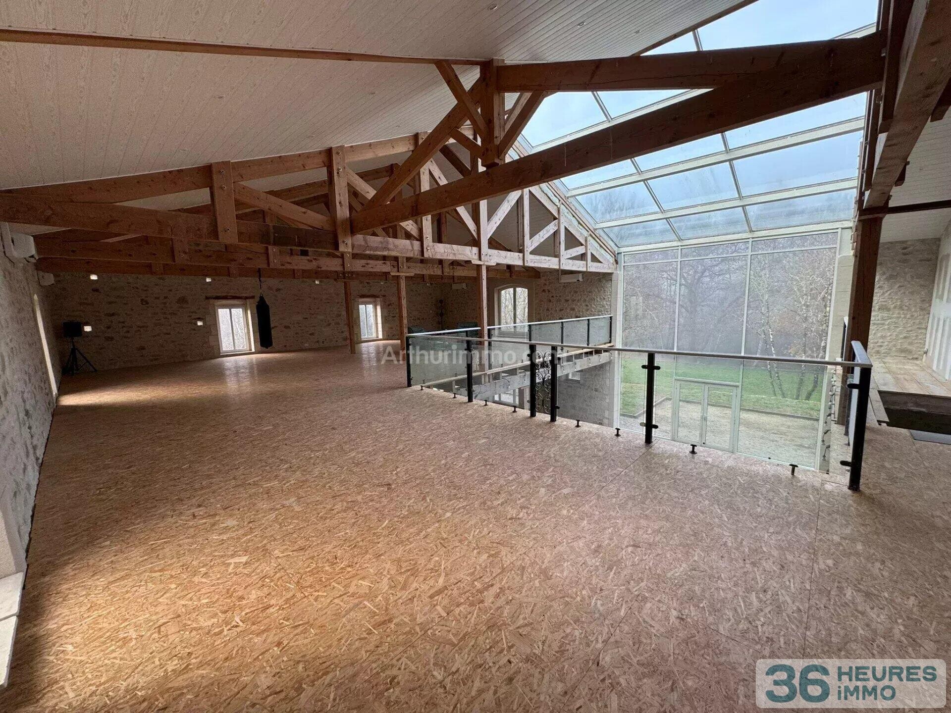 Propriété de caractère en pierre – Volumes exceptionnels – Usage résidentiel ou professionnel – Saint-Vallier