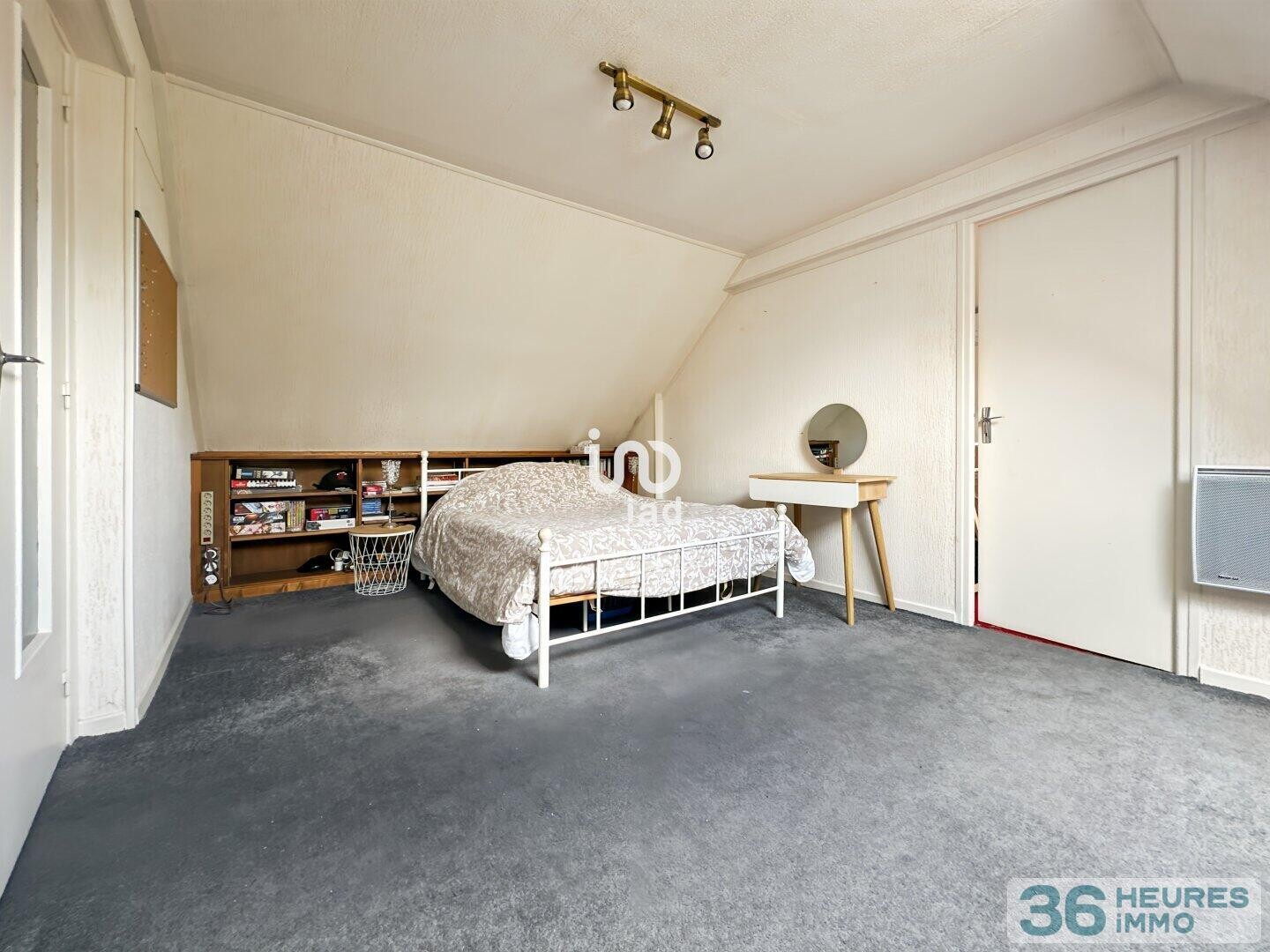 Ventes aux enchères interactives - Maison - 8 pièces - 153 m²