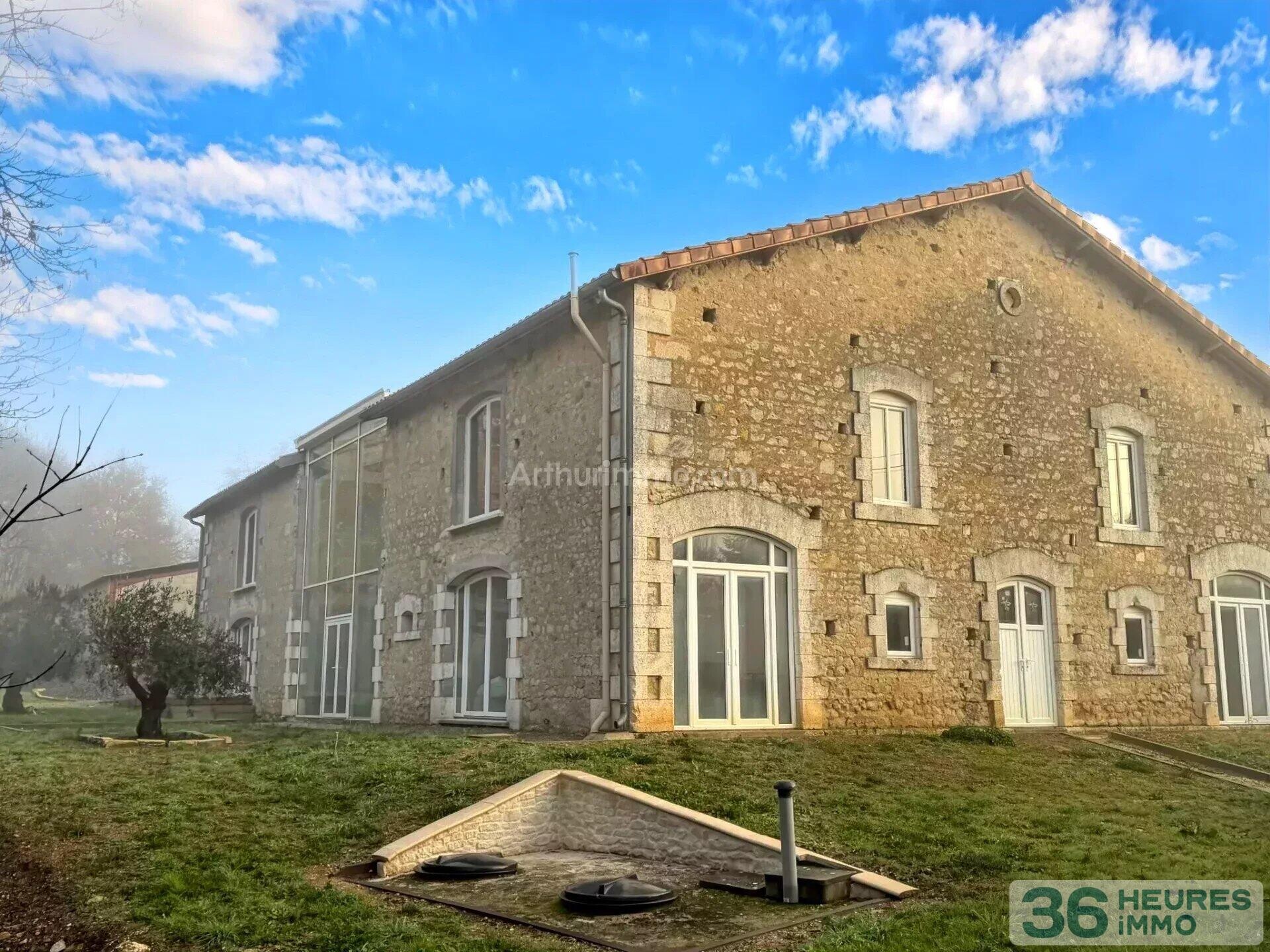 Propriété de caractère en pierre – Volumes exceptionnels – Usage résidentiel ou professionnel – Saint-Vallier