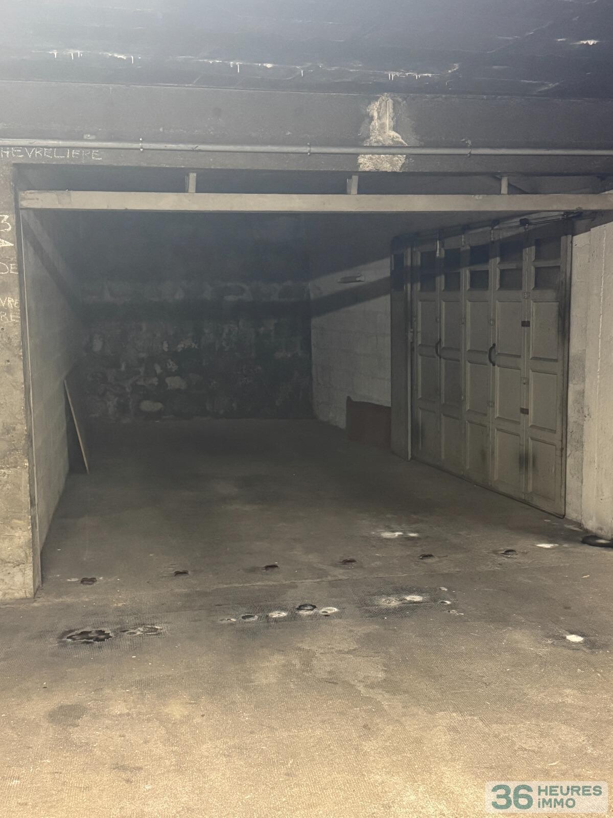box fermé 20 m2 dans parking sécurisé av de Madrid